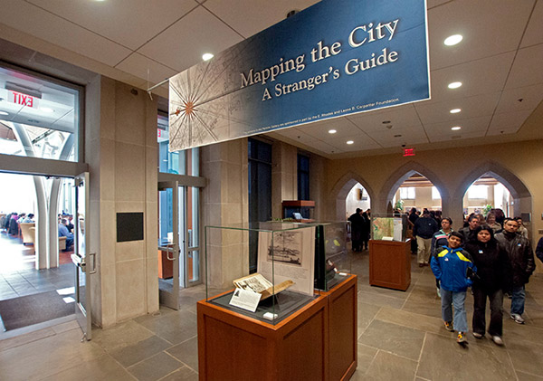 Figure 1. Exhibition space for “Mapping the City: A
Stranger’s Guide.